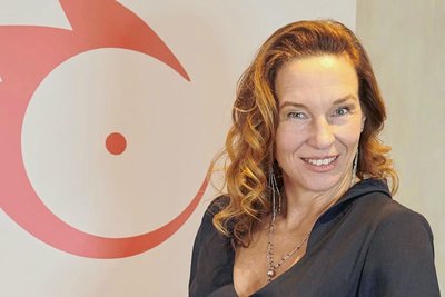 Designerin Anja Gockel arbeitet für ihre Show zur Fashion-Week in Berlin mit Plauenern zusammen.