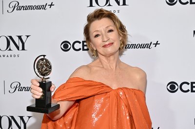 Lesley Manville ging als eine der Favoritinnen ins Rennen - und heimste den Preis als beste Hauptdarstellerin in einem Theaterstück ein. 