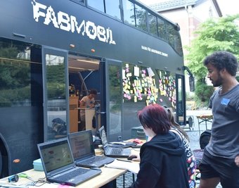 Markneukirchner Gymnasiasten nutzten die Angebote des Fabmobils. 