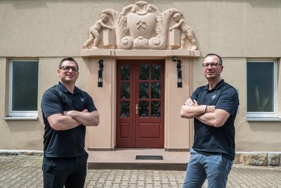 Führen die Familientradition fort: Geschäftsführer Matthias Bösl (l.) und Prokurist André Bösl.