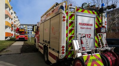 Als die Feuerwehr am Montag in die Wohnung in Lößnitz gelangte, war der Brand in der Küche bereits ausgegangen.