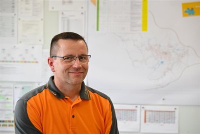 Norman Uhlig und seine 29 Mitarbeiter sind täglich im Einsatz, um die Stadt ordentlich zu halten. Besonders die Schmierereien seien zuletzt häufiger und größer geworden.