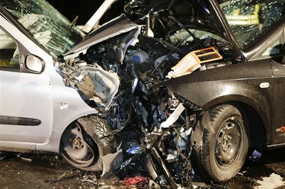 Diese beiden Autos krachten am Donnerstag auf der B173 frontal zusammen.