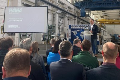 Uwe Maier, Geschäftsführer der Pama paper machinery GmbH Freiberg, stellte beim IHK-Werkhallentalk am Dienstagabend den etwa 30 Zuhörern sein Unternehmen vor.