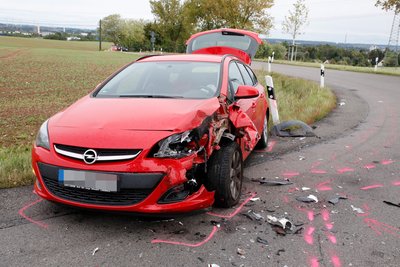 Ein VW und ein Opel stießen am Donnerstag in Neukirchen zusammen.