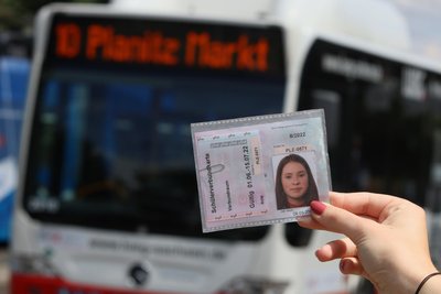 Mit dem Bildungsticket können Schüler Bus und Bahn im gesamten Gebiet des VMS nutzen.