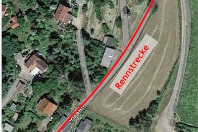 Die Obere Straße wird zur Rennstrecke. 