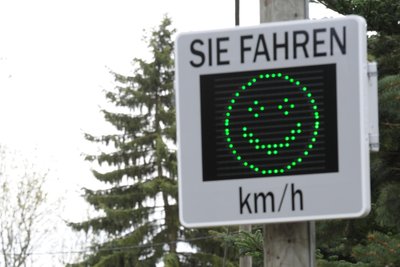 Mittweida kauft drei neue Tempomesstafeln (hier ein Gerät an anderem Ort).