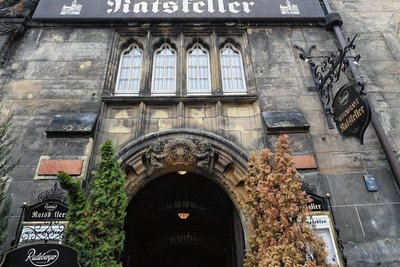 Der Ratskeller befindet sich im Keller des vor mehr als 110 Jahren erbauten Neuen Rathauses. 