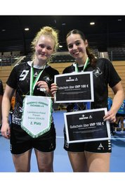 Wollen wieder nach Dresden: Lucie Walther (l.) und Julia Kiulies, hier nach dem hauchdünn verlorenen Pokalfinale im Mai.