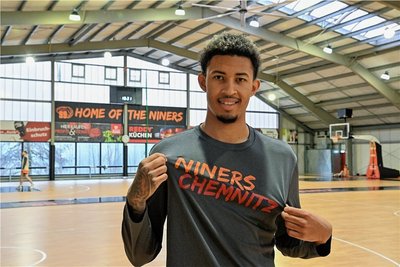 Jason George spielt ab sofort für die Niners Chemnitz. Der 21-jährige gebürtige Ulmer wechselt auf Leihbasis vom FC Bayern München zu den Basketballern aus Sachsen und könnte am Sonntag beim Auswärtsspiel in Hamburg erstmals für die Niners auflaufen.