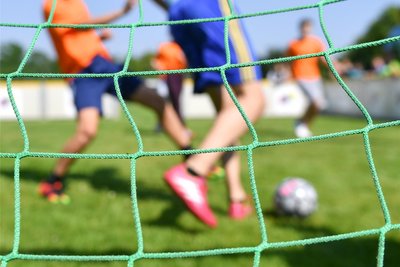 Fußballinteressierte heißt der FSV Burkhardtsdorf willkommen. Unter anderem sollen Nachwuchsspieler zeigen, was sie schon drauf haben (Symbolbild).