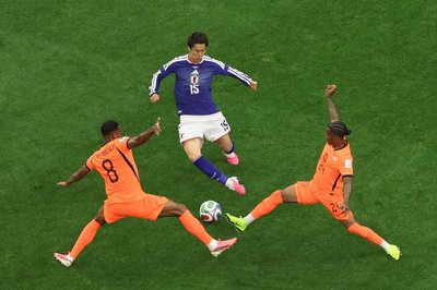 Die Japaner um Daichi Kamada (in Blau) waren für die Niederlande der erwartet schwere WM-Auftaktgegner. 