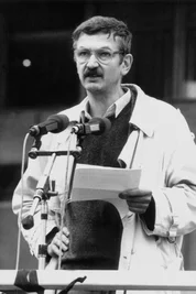 Christoph Hein auf der legendären Großdemonstration am 4. November 1989 auf dem 1Alex“ in Berlin.