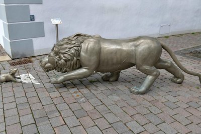 Das Löwenmodell am Rathausgiebel in Freiberg.