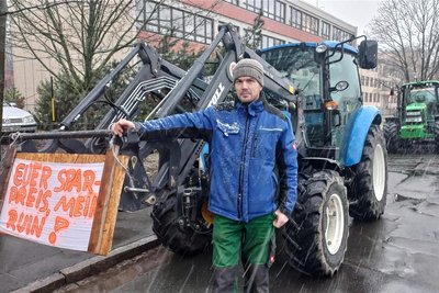 Bauer Thomas Meinert aus Niederschöna ist zum Bauernprotest am 7. Februar in Freiberg gefahren. Der Landwirt im Nebenerwerb will weiter für die Unterstützung der Branche kämpfen, sonst werde in Berlin nichts für sie getan.