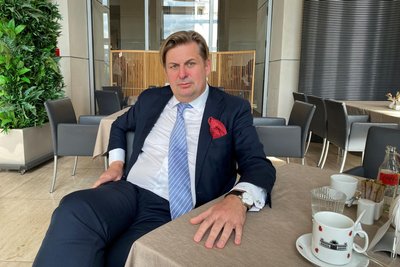 Maximilian Krah (AfD) im Restaurant des Reichstags in Berlin.