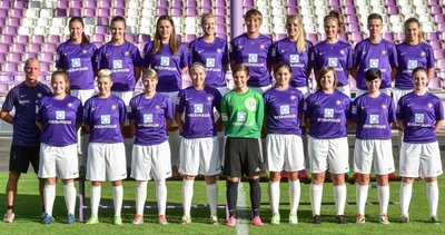 Alexander Zamzow - Die Regionalligamannschaft des FCE: Hintere Reihe von links: Sophia Barloschky, Antonia Zamzow, Nadine Rösch, Jasmin Grabs, Juliane Zimmermann, Lisa Altmann, Naemi Fink, Anna Eifler und Elisa Polusik, vordere Reihe von links: Trainer Alexander Zamzow, Nicole Anger, Reneé Neubert, Chantal Martin, Tina Liebold, Nicole Fuchs, Lisbeth Michael, Janin Auerswald, Cindy Schauff und Nicole Dehne. Es fehlen Kathleen Buchmann und Aline Christen.