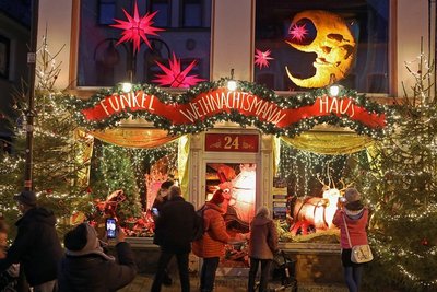 Das sogenannte Weihnachtsmannhaus in Glauchau war einer der Höhepunkte der dortigen Funkelfenster-Aktion. 