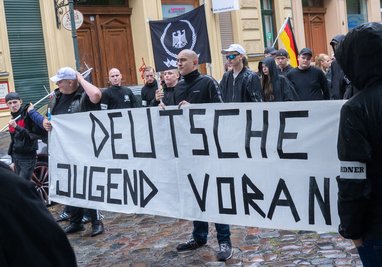 Die Bundesanwaltschaft hat im Mai Räume von mutmaßlichen Mitgliedern der Gruppen "Jung und Stark" und "Deutsche Jugend Voran" in zwölf Bundesländern durchsuchen lassen. Ihnen wird Bildung oder Mitgliedschaft in einer kriminellen Vereinigung vorgeworfen. (Archivfoto) 