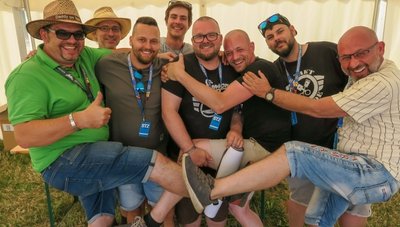 Erstmals gab es ein You-Tuber-Dorf, in dem die Simson-Fans diese acht Szenestars treffen konnten. Alle wollen 2023 wieder dabei sein.