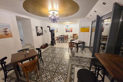 Ein Blick in das neue Café und Galerie „Zauberberg“ im Schweizer Haus an der Badstraße in Bad Elster.