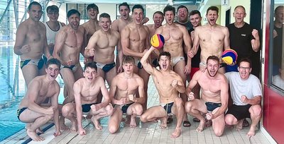 Auf die Mannschaft des SVV Plauen in Siegerpose hoffen die einheimischen Anhänger am Wochenende im Plauener Stadtbad.