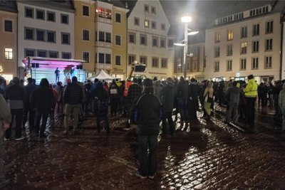Rund 300 Teilnehmer verzeichnete die Kundgebung der Landwirte und Handwerker auf dem Obermarkt in Freiberg.