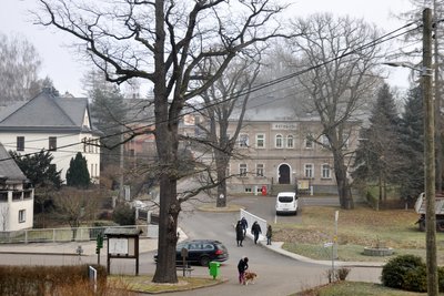 In Mühlau stellt der Bürgerpolizist ebenfalls die Polizeipräsenz sicher und ist als zentraler Ansprechpartner für Bürger, Verwaltung und lokale Einrichtungen da.
