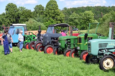 Landmaschinen-Oldtimer gehörten zur Fahrzeugausstellung in Wingendorf.