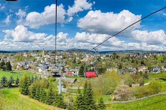 350.000 Euro Zuschuss: Neue Attraktion für „Wurzelrudis Erlebniswelt“ in Eibenstock - Die Bergstadt Eibenstock hat sich als Tourismusmagnet längst einen Namen gemacht. Das Prädikat als staatlich anerkannter Erholungsort wurde jetzt – gut zehn Jahre nach der Erstvergabe – vom Freistaat bestätigt.