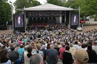 3500 Besucher erleben die 21. „Classics unter Sternen“ in Zwickau - Auf der Freilichtbühne in Zwickau haben am Samstag die „Classics unter Sternen“ stattgefunden.
