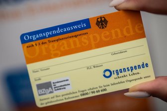 359 Menschen in Sachsen warten auf Spenderorgan - In Sachsen warten aktuell 359 Menschen auf ein Spenderorgan. (Symbolbild)