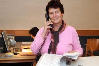 36 Wahlen in fast 40 Dienstjahren: Uta Neumann geht in Hainichen in den Ruhestand - Sachgebietsleiterin Uta Neumann und die Wahlen, insgesamt waren es 36. Hier ein Bild von 2011, als zur Bürgermeisterwahl in Hainichen alle Fäden bei ihr zusammenliefen.