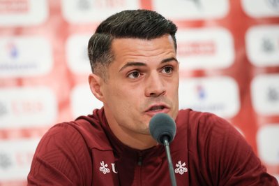 Geht mit großem Optimismus in die WM: Schweiz-Kapitän Granit Xhaka (Archivbild)