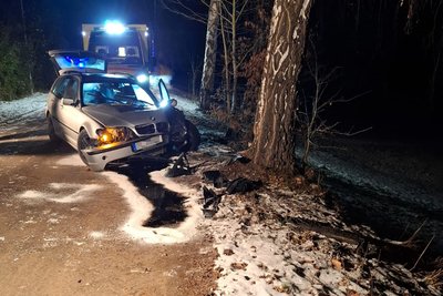 Bei einem Unfall in der Nacht zu Sonntag auf der Thomas-Müntzer-Straße gab es drei Verletzte.