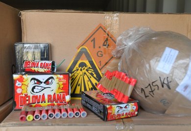 Zahlreiche illegale Böller haben Einsatzkräfte im Erzgebirge sichergestellt (Symbolbild).