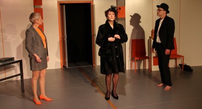 Anna Silke Röder, Oda Pretzschner und Andreas Unglaub (von links) in dem 3-Personen-Stück "One-Way-Ticket zum Mond". 