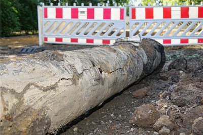 Ein Rohrbruch sorgt in Leubnitz-Forst für Probleme.