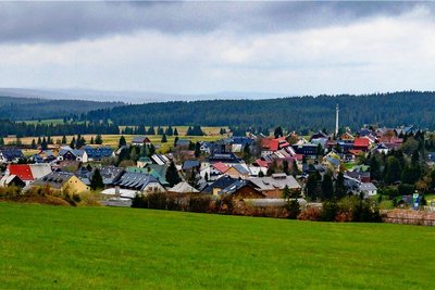 "Wu da Grenz ve Sachsen is": Gottesgab auf dem Erzgebirgskamm in 1028 Metern Seehöhe.