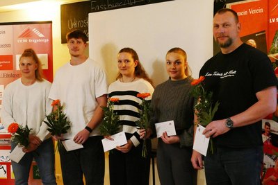 Katharina Maisch, Steven Richter, Lea Bork, Jolina Lange und Dominik Lewin (von links) bei der LV-90-Ehrung in Gelenau.