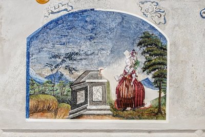 Das ist eine Darstellung im kobaltblauen Raum im Lotterhof, die noch Rätsel aufgibt. Wo könnte die schicke Dame stehen?