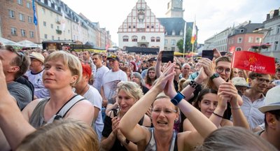 ... kein Halten mehr. Bis in den späten Abend hinein feierten Plauener und Vogtländer in der Hauptstadt der Region.