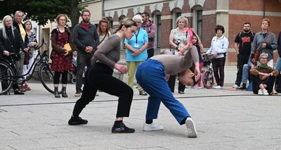 Das Stück "Push" auf dem Chemnitzer Brühl am Donnerstagabend. 