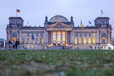 598 Sitze sind im höchsten deutschen Parlament zu vergeben. Eine Novellierung des Wahlrechts verhindert bei der kommenden Wahl, dass das Parlament durch Ausgleichs- und Überhangmandate größer wird.