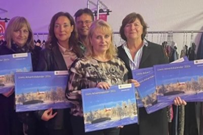 Der Reichenbacher Adventskalender ist in vielen Geschäften erhältlich - noch gibt es einige Exemplare.