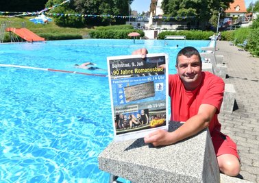 Im Romanusbad Siebenlehn freut sich Rettungsschwimmer Marcel Säurich auf das kommende Festwochenende im Freibad. 