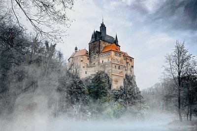 Bekannte Sehenswürdigkeiten werden von Mandy Rosenfeld authentisch in Szene gesetzt und lassen neue Blickwinkel zu, wie hier von der Burg Kriebstein.