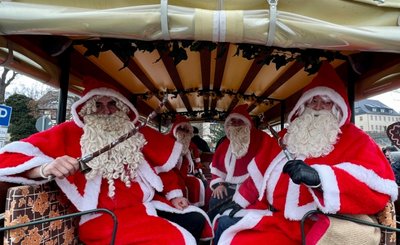Die Burkhardtsdorfer Weihnachtsmänner sind zum 1. Advent unterwegs gewesen. 