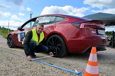 In Mülsen gab es eine Waschstraßen-Challenge, wo die Fahrzeuge mittig parken mussten – Marshall Kai Hüttmann.